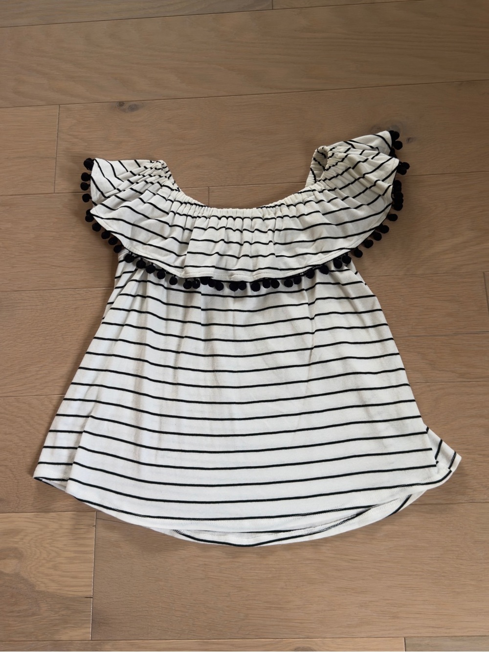 Nectar Clothing Women’s Striped Off-Shoulder Pom Pom Top White/Black size Small